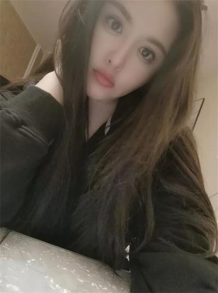 屁股大腰细，后入小姐姐非常棒，舒服极了