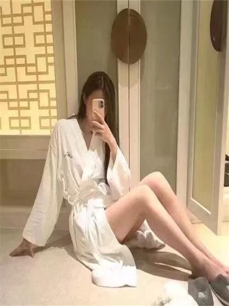 学生妹年轻身材好，大长腿，就是舒服