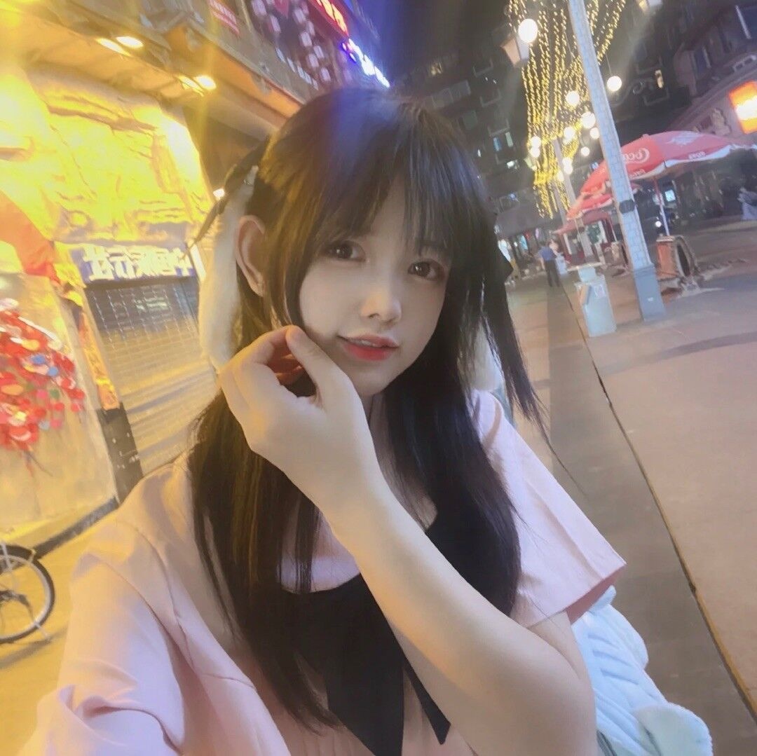 三点粉嫩的妹子