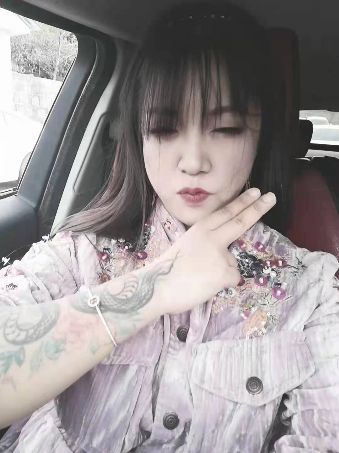 精虫上脑和妹子玩车震，射了个爽