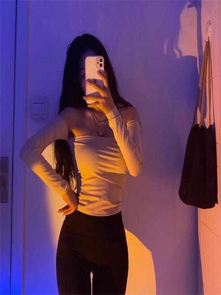 身材棒的大长腿美妞，身体很敏感，值得体验