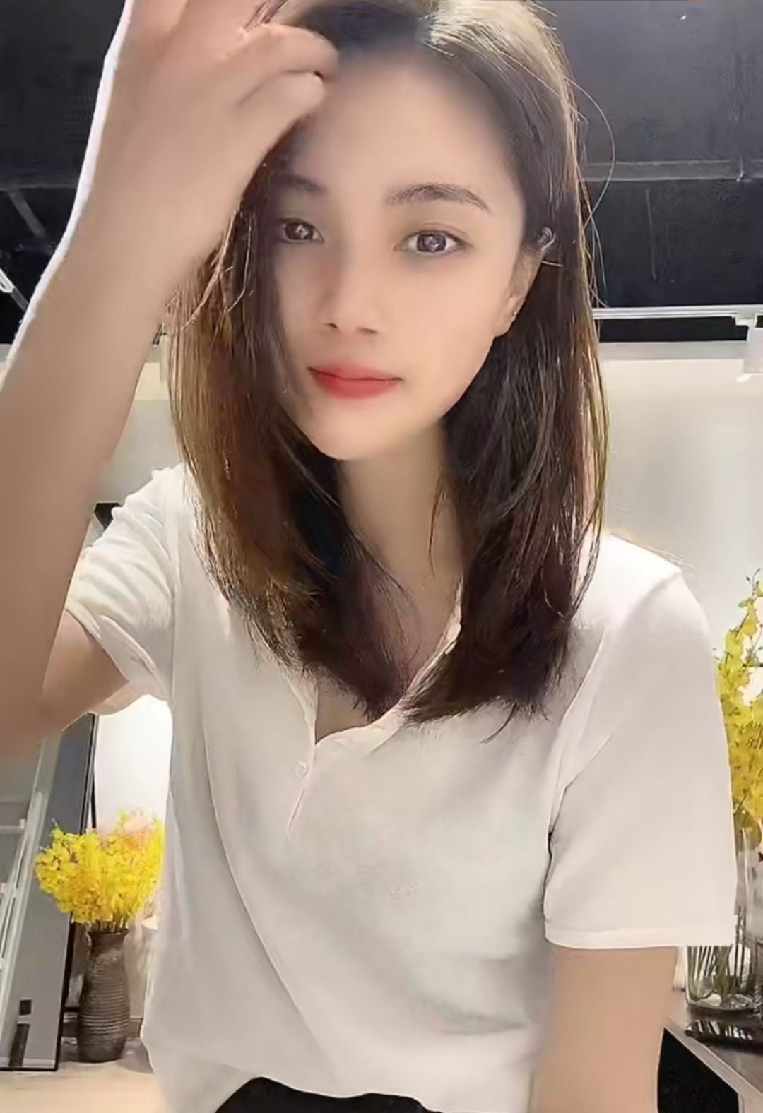 年轻漂亮的小姐姐，粉嫩可爱还多汁