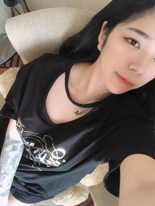 五官精致的兼职，喜欢被后入