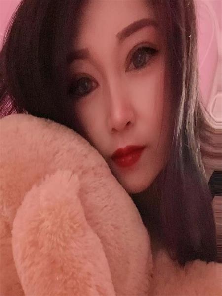 身材不错的熟女，懂男人，就是舒服