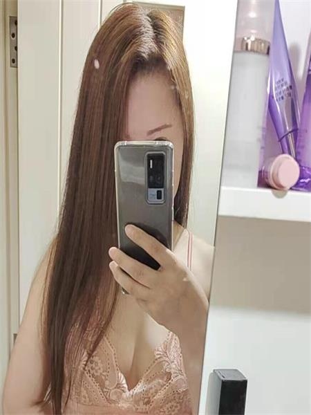 让人很舒服的美女，姿势多，很爽