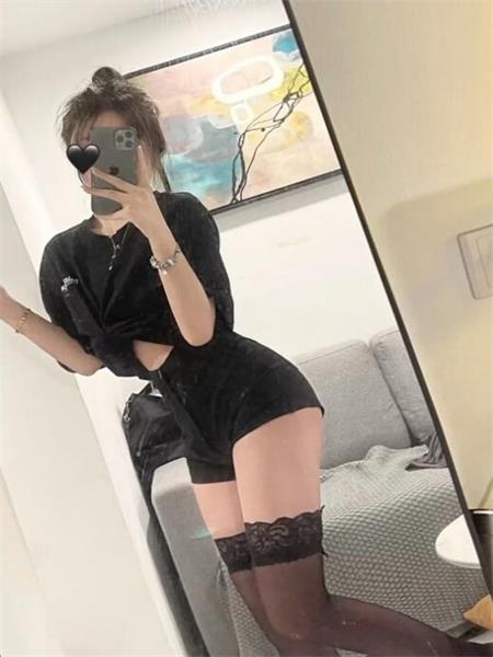 身材性感的小骚货，很紧，水嫩