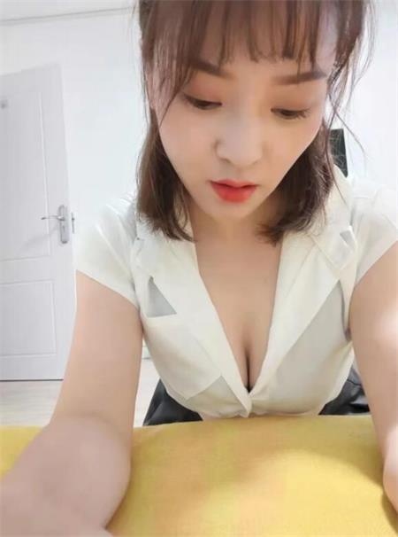 身型苗条玲珑的火辣妹子，性价比OK
