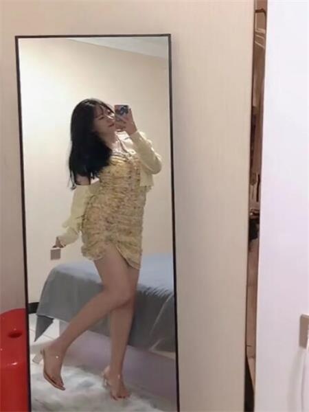 服务非常到位的性感嫩妹，值得体验