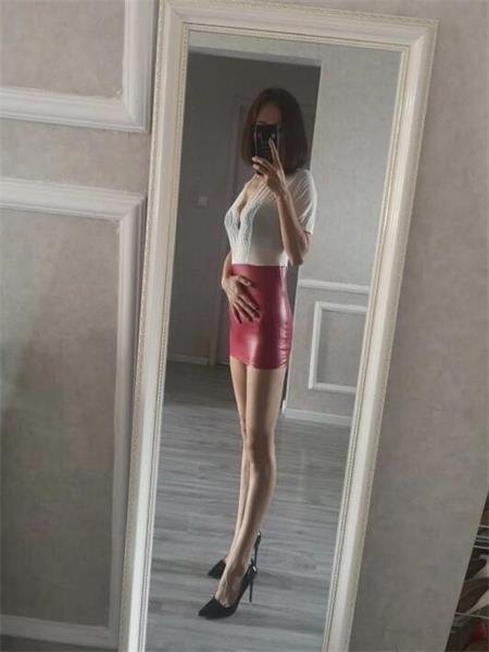 美妙的玉足,非常刺激的足交