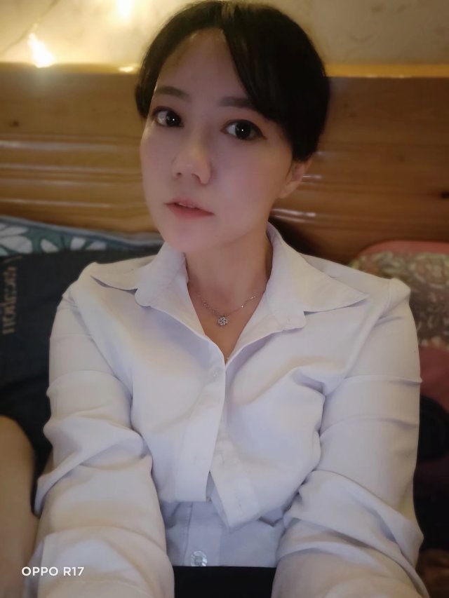 别人给我介绍的兼职，长得还可以，很温柔有耐心