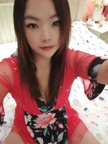 服务控的少妇，喜欢的自己约，非常性感