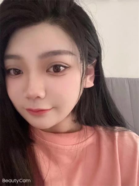 妹子口活很认真，超级爽，颜值和身材都够用