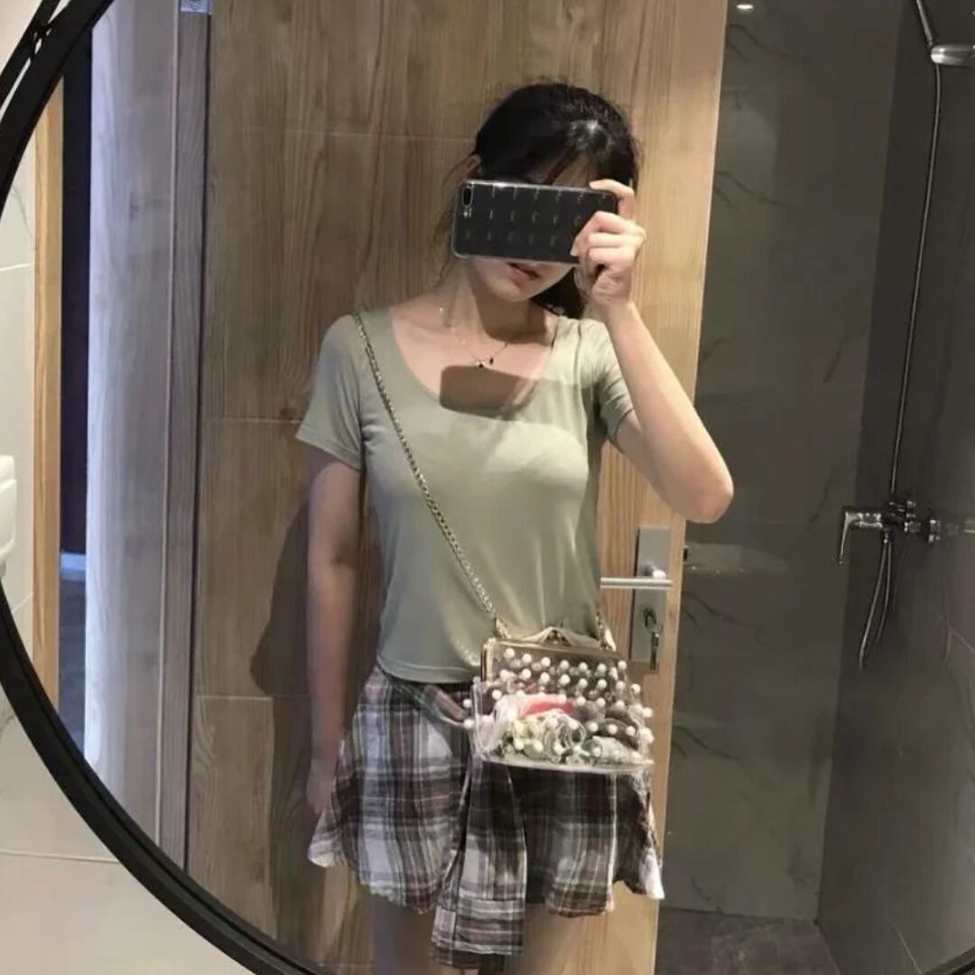 童颜巨乳，清纯甜美，上下粉嫩