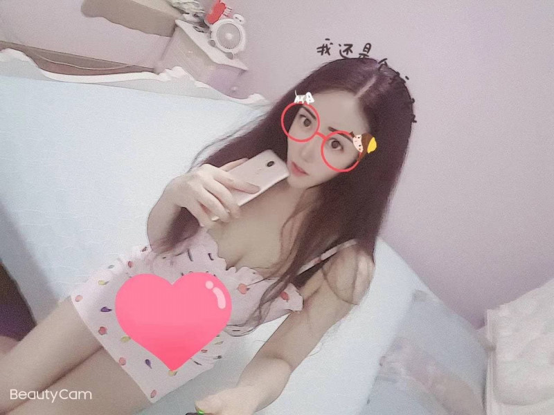 挺漂亮的小姐姐，身材真心不错