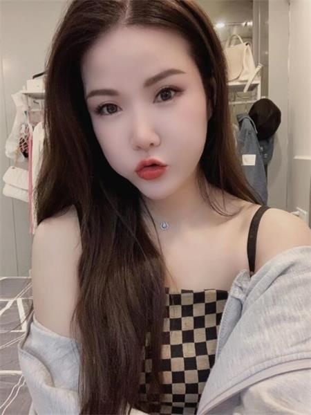 妹子服务到位，屁股挺翘，适合后入