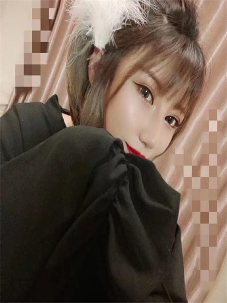 人很好的妹子，温柔奔放，腿控的可以体验