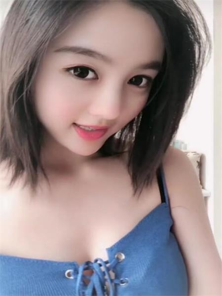 挺骚的小嫩妹，颜值美，身材很棒