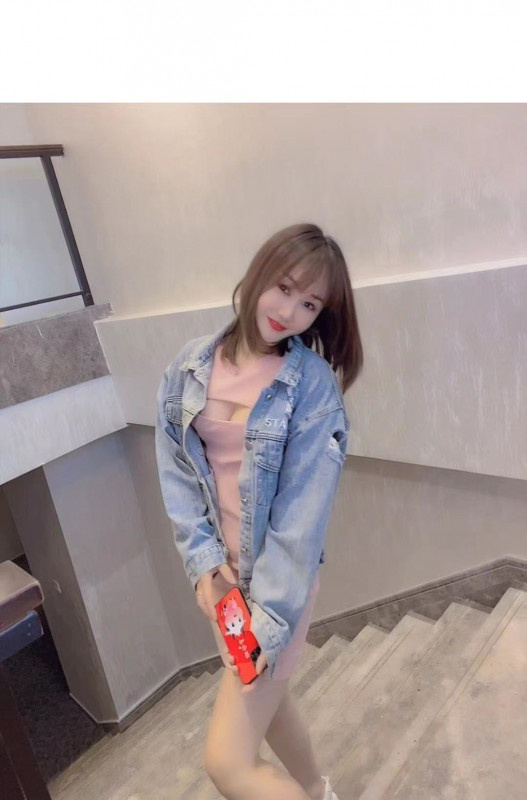 妹子很热情主动，口活卖力，很听话