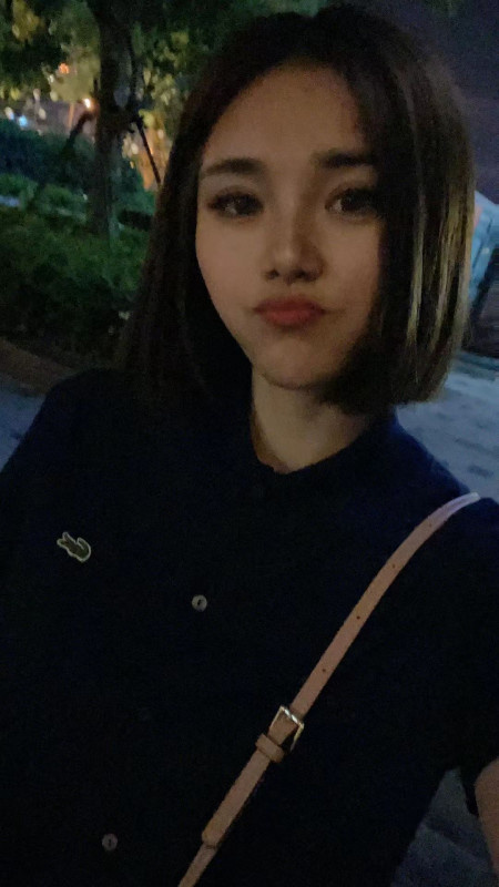 叫声销魂的小姐姐，身材匀称，很好看