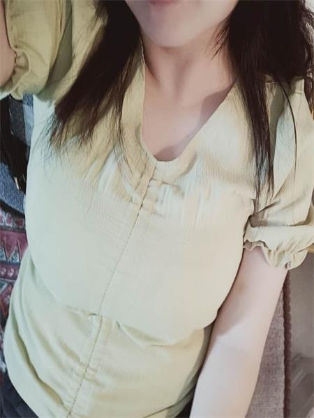 体验感很快乐，服务还行的女子