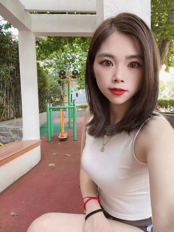 长相很不错的小姐姐，身材很棒，会二刷