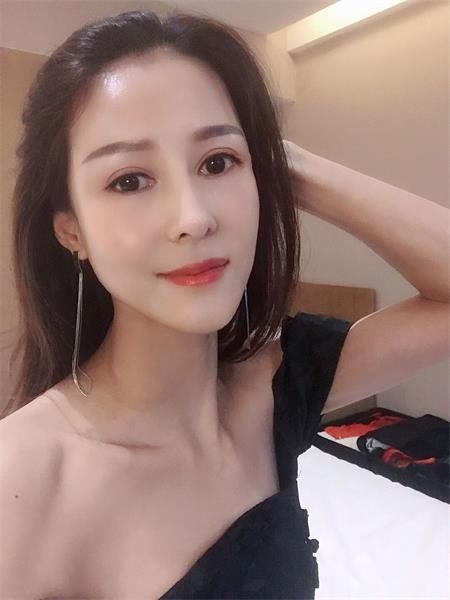 标准服务流程，妹子呈现的骨感美，让人心动