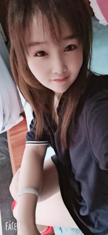 妹子真的嫩，皮肤很滑，三点粉