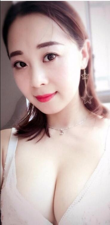 风骚浪妇，下面超会吸，水还多