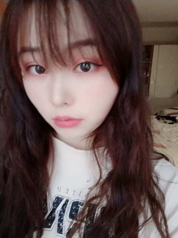 温柔如水的妹子，身材匀称，有种女友的感觉