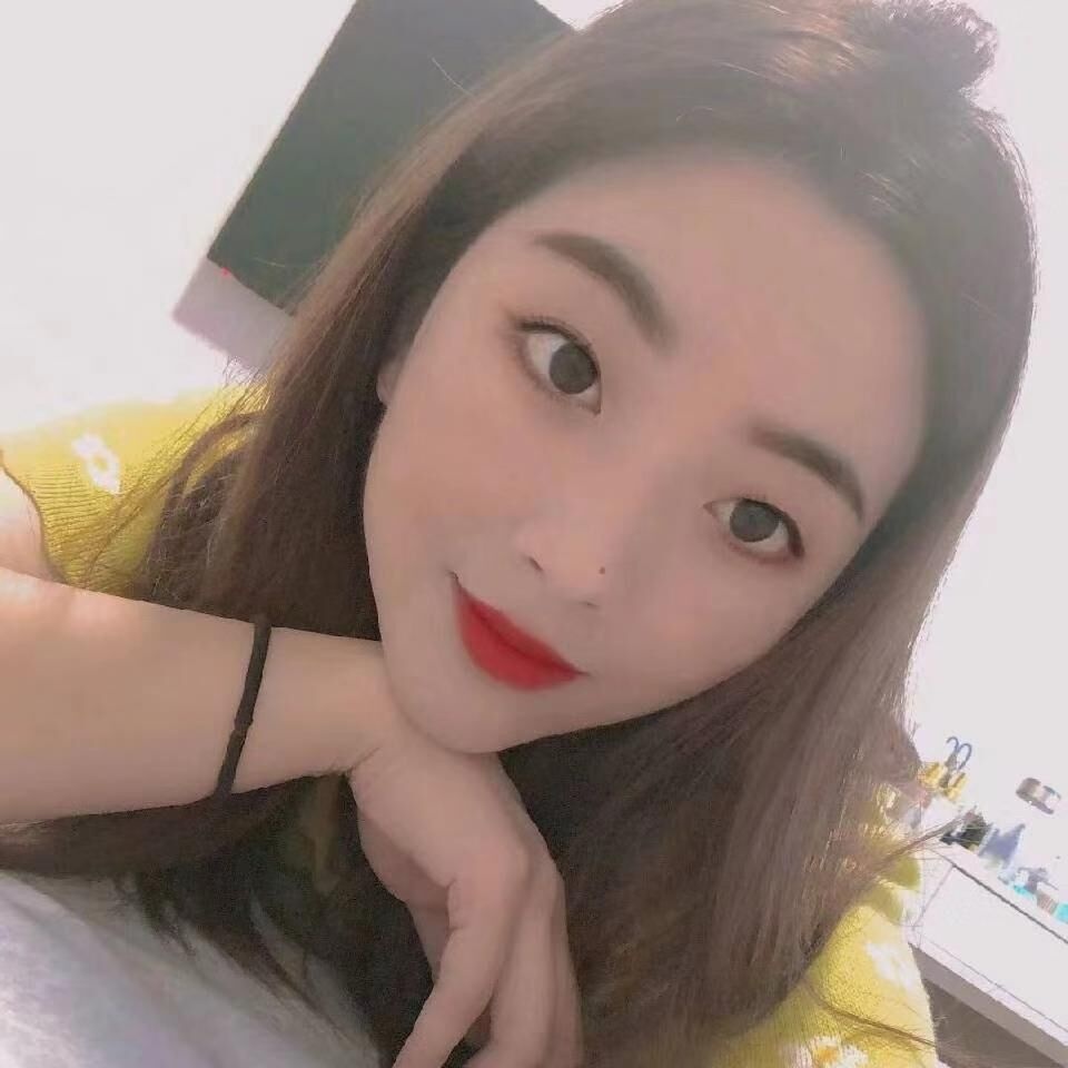 妹子看着很可爱，有恋人的感觉