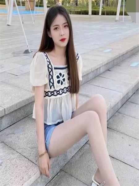 微胖小姐姐，皮肤不错，嫩，吹功很厉害