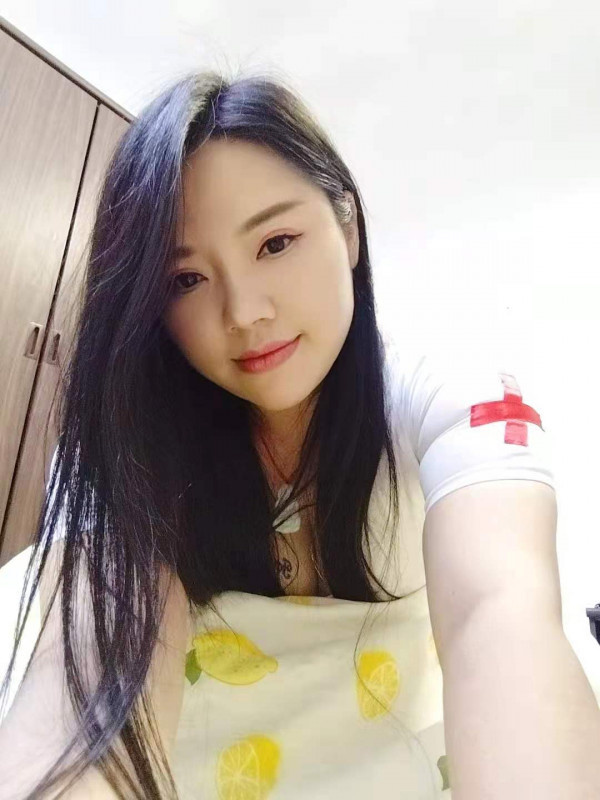 热情亲切的轻熟女，很主动，喜欢大胸的不要错过