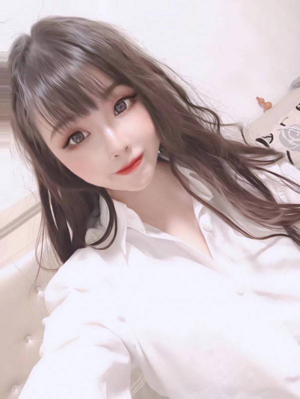 妹子很粉嫩，下面紧致，乖巧听话