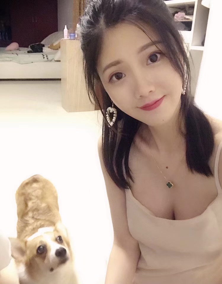 性感年轻的美女，下面很紧，根本扛不住