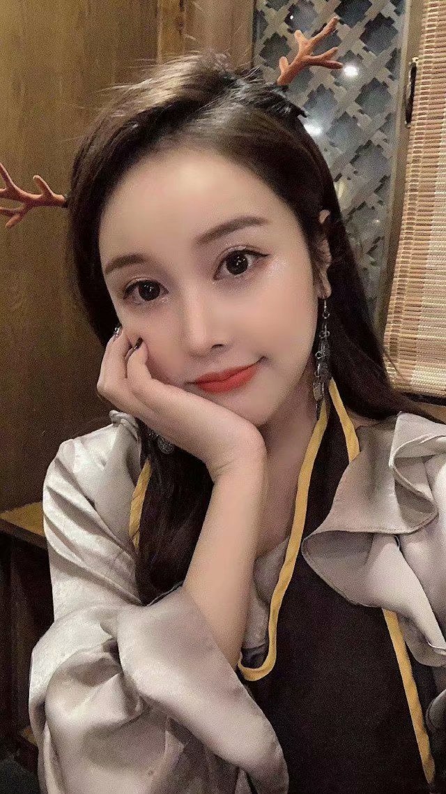 兼职学生妹，三点粉嫩，很泻火