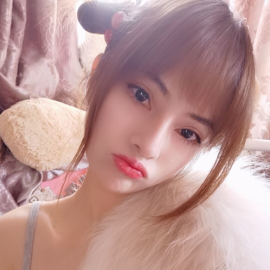 高颜值湖南妹，皮肤好，胸型好