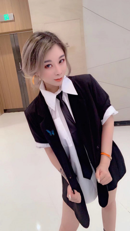 自聊的妹子，态度热情，不会偷懒