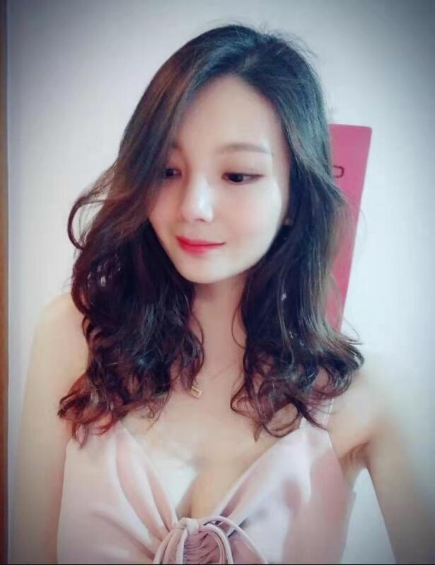 会喷水的骚女，服务中规中矩，值得一炮