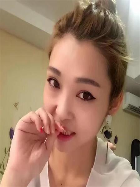 漂亮，身材也好，性价比很高