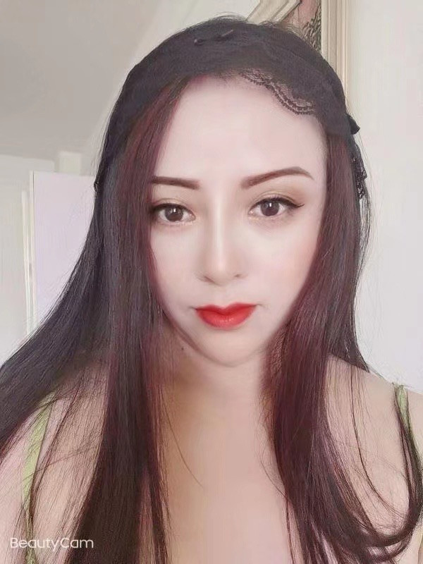 姿色还不错的东北妹子，叫声很淫荡