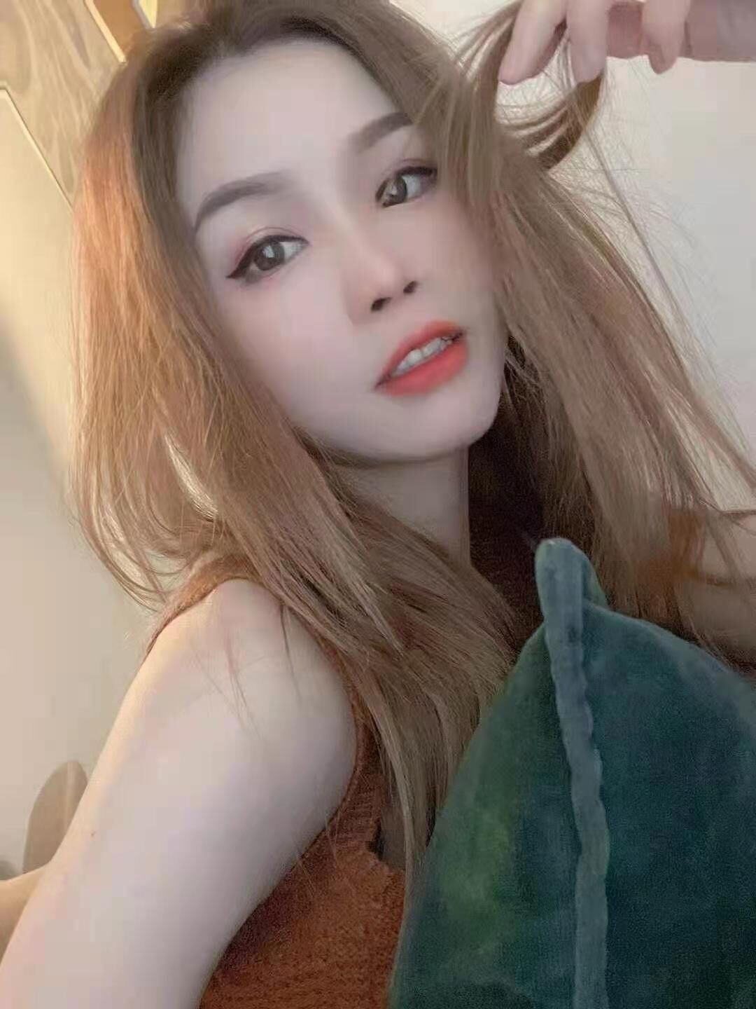 妹子长得不错，娇小的感觉，干起来很刺激