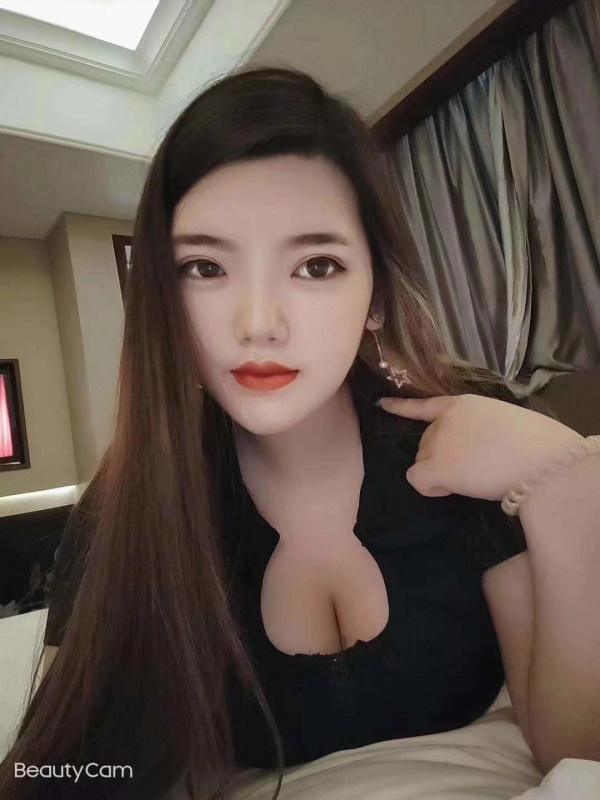 年轻大胸妹，身材姣好，很不错