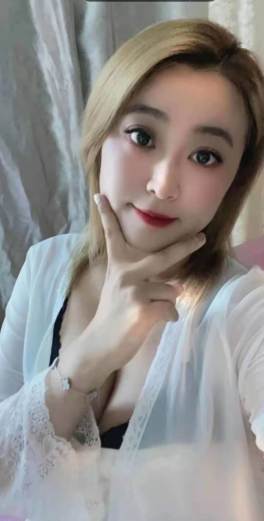 女孩长相好，服务很认真，态度上很真诚