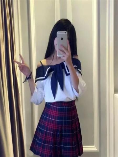 身材不错的小妹，制服诱惑，值得一去