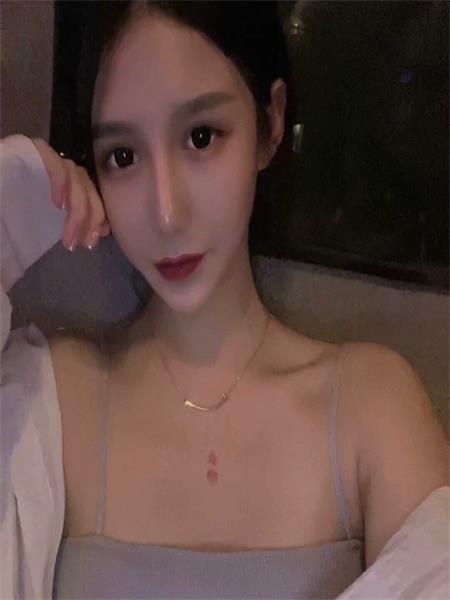 颜值很好的妹子，服务中规中矩，水很多，较紧