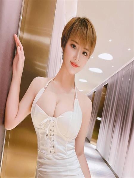 不错的体验，胸大的气质美女