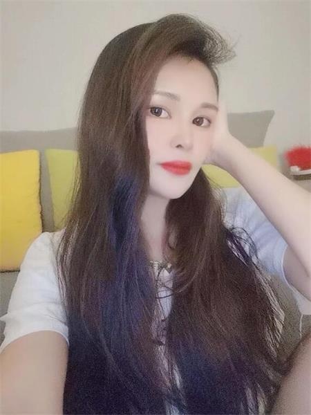 身材腿长，后入很爽