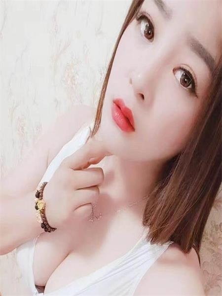 服务主动的白嫩妹子，胸大，总之还不错