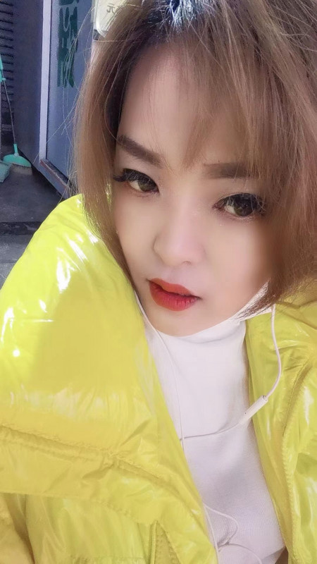 风韵轻熟女，口活很棒，逼紧水多