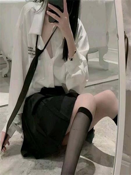 妹子爱笑，热情下面嫩